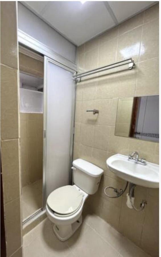 Habitacion Economica Y Pequena Con Bano Privado Cerca Del Centro Historico Città del Messico Esterno foto